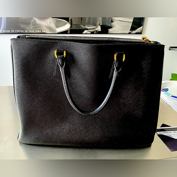 PRADA SAFFIANO LUX O BN1786 BAG, AUTHENTIC WITH PASSPORT - Picture 2 of 16